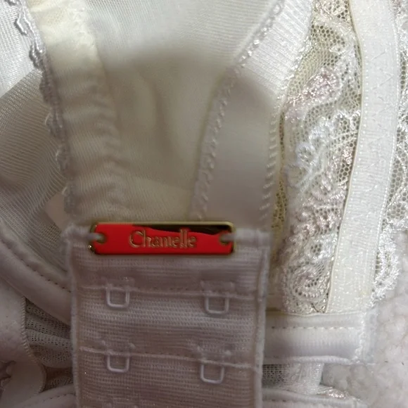 Chantelle Bra 70F/32DDD - Picture 4 of 7